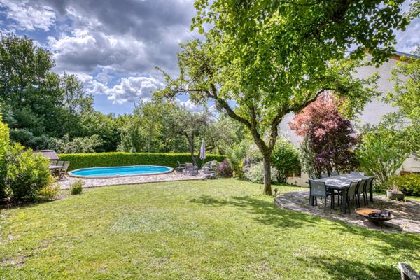 Elégante Maison familiale avec piscine et vue imprenable sur le Jura - 5 pièces ECHENEVEX (01)