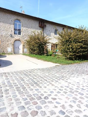 Bel Appartement rénové dans dépendances de Château