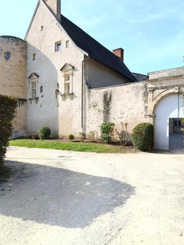 Bel Appartement rénové dans dépendances de Château