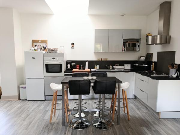 Bel Appartement rénové dans dépendances de Château