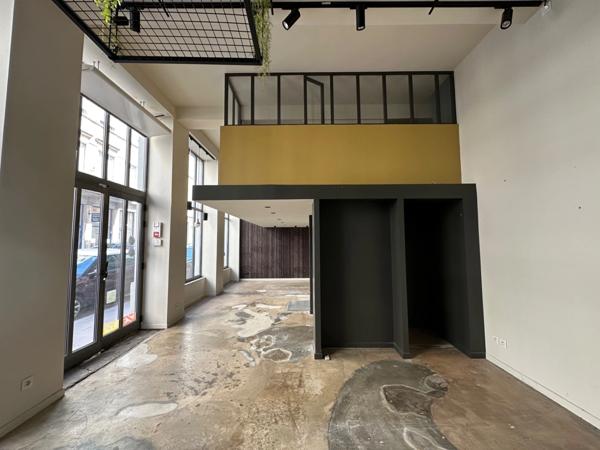 Local/bureau à louer LYON 4EME (69) local commercial type show room ou bureaux de 95m2 environ dont 65 en RDC