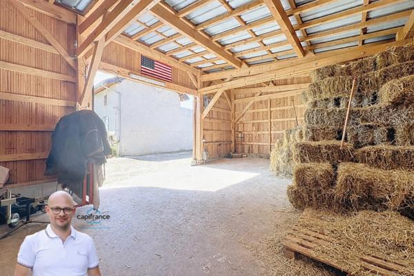 SAINT-GENIS-LES-VILLAGES – Un cadre de vie rare entre nature, calme absolu et panorama d’exception propriété atypique sur 10000m2 de terrain.