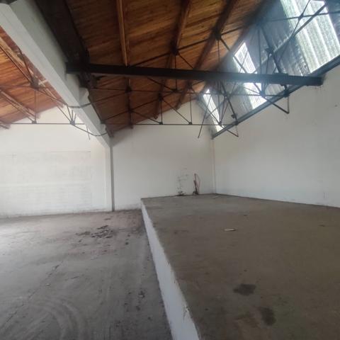 Entrepôt / local industriel L Isle Sur La Sorgue 578 m2