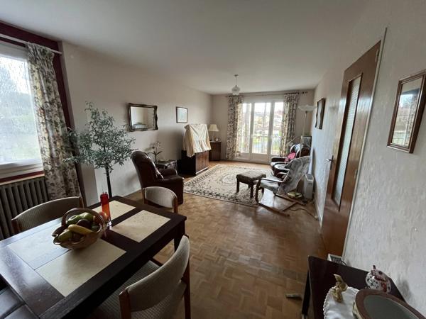 Superbe maison famililale sur le péripherie d'une grande ville