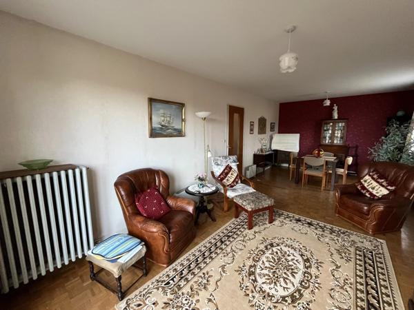 Superbe maison famililale sur le péripherie d'une grande ville