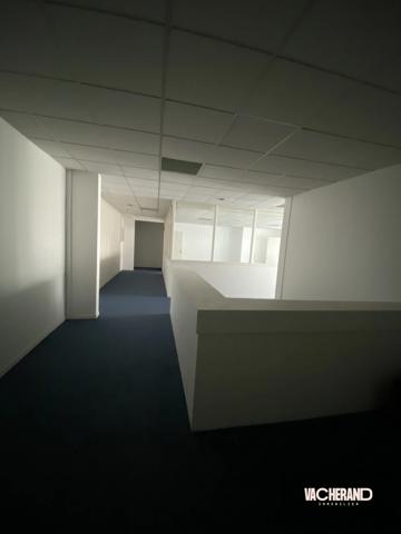 Ensemble de bureaux de 380m² - Tour du Reuze