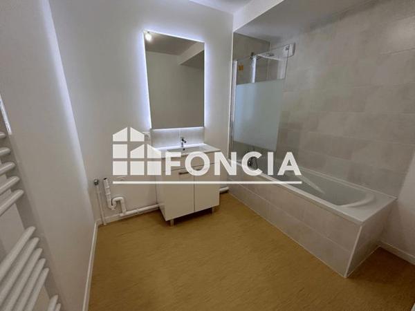 Location Appartement 3 pièces 59.4 m² - 33 ROUTE EMILE RENOUF Honfleur 14600