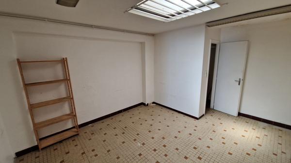 Opportunité rare en centre-ville : local à fort potentiel