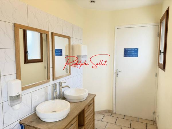 Commerce à vendre 4 pièces de 203 m²