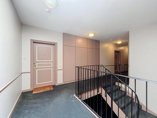 Appartement 2 Pièces dans un joli château offre authenticité et calme et verdure