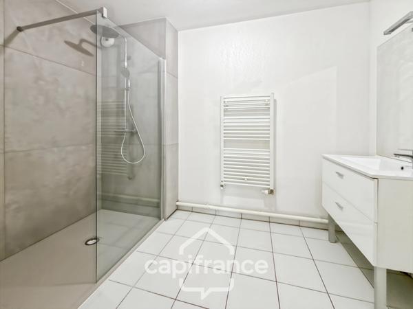 Dpt Gironde (33), à vendre VILLENAVE D'ORNON/ proche Bordeaux/apt T3 avec terrasse et deux places de parking