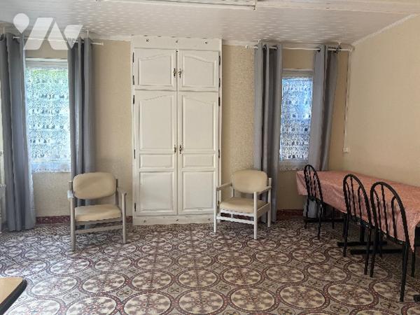 Agréable maison lumineuse, rénovée d'environ 220m², avec garage, jardin arboré clos et piscine !