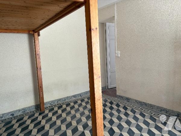 Agréable maison lumineuse, rénovée d'environ 220m², avec garage, jardin arboré clos et piscine !