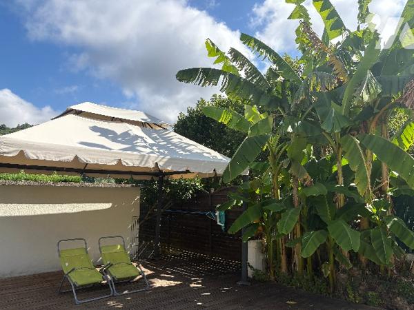 Agréable maison lumineuse, rénovée d'environ 220m², avec garage, jardin arboré clos et piscine !