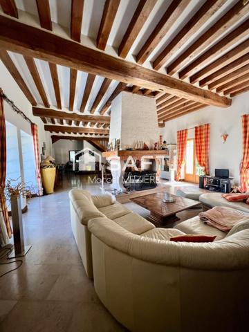 Magnifique longère totalement rénovée.