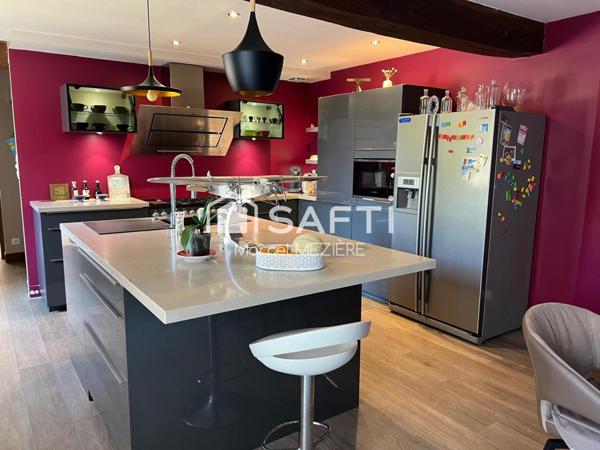 Magnifique longère totalement rénovée.