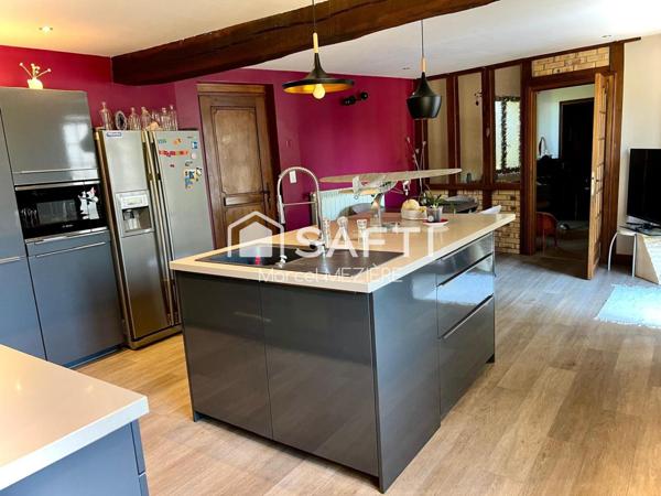 Magnifique longère totalement rénovée.