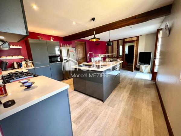 Magnifique longère totalement rénovée.