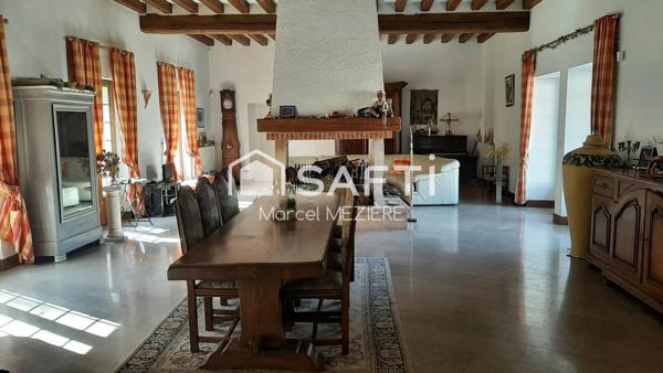 Magnifique longère totalement rénovée.