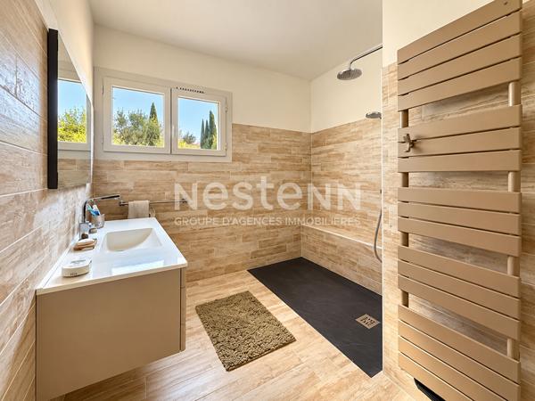 Bouc-Bel-Air - Maison 228 m² - Plain pied - Terrain 1 426 m² - Climatisation - Garage - Volumes rares