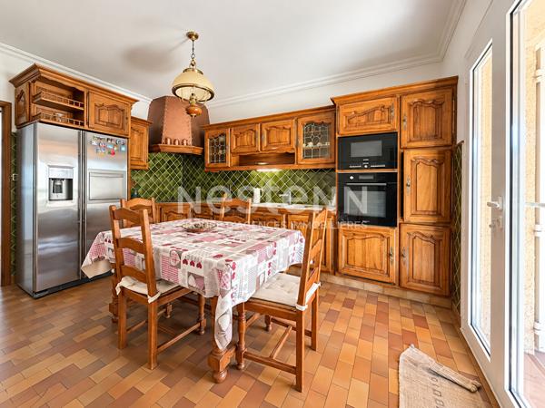 Bouc-Bel-Air - Maison 228 m² - Plain pied - Terrain 1 426 m² - Climatisation - Garage - Volumes rares