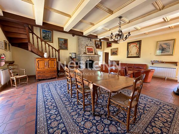 Bouc-Bel-Air - Maison 228 m² - Plain pied - Terrain 1 426 m² - Climatisation - Garage - Volumes rares