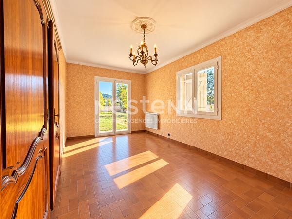 Bouc-Bel-Air - Maison 228 m² - Plain pied - Terrain 1 426 m² - Climatisation - Garage - Volumes rares