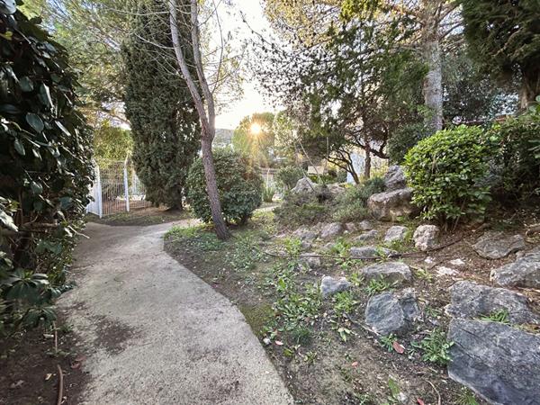 Appartement Deux pièces traversant avec belle vue dégagée !