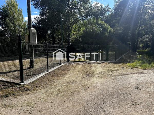 Très beau terrain de loisirs bord immédiat du Louet