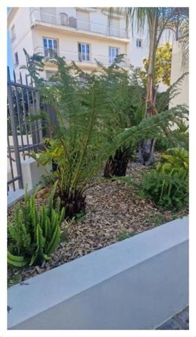 Dpt Alpes Maritimes (06), à vendre ANTIBES appartement T3 de 62,61 m² - Balcon 10 m²