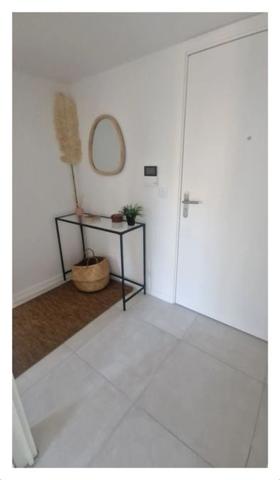 Dpt Alpes Maritimes (06), à vendre ANTIBES appartement T3 de 62,61 m² - Balcon 10 m²