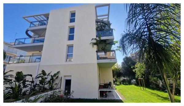 Dpt Alpes Maritimes (06), à vendre ANTIBES appartement T3 de 62,61 m² - Balcon 10 m²