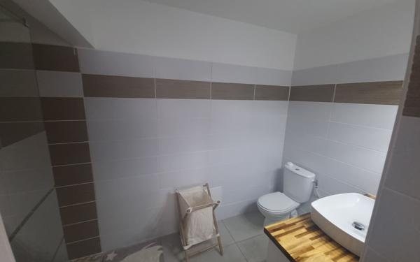 Appartement à louer    4 pièces •  Petit-Canal