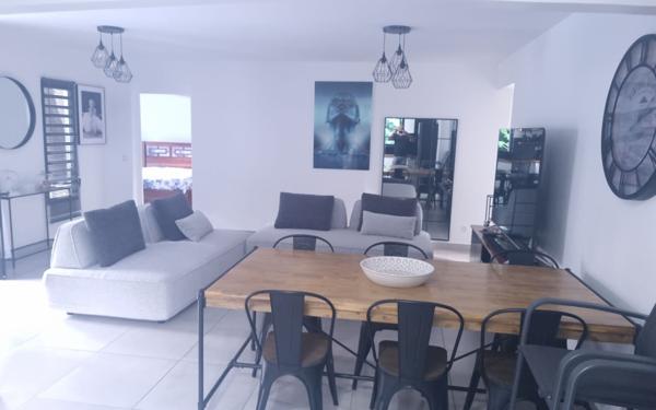 Appartement à louer    4 pièces •  Petit-Canal
