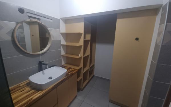 Appartement à louer    4 pièces •  Petit-Canal