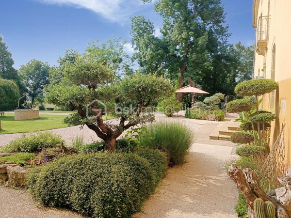 Chateau de 1 540 m²