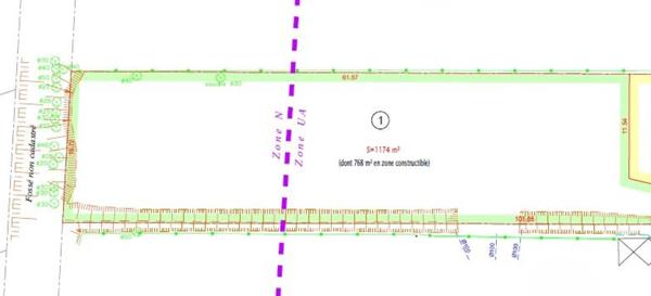 Beau terrain plat constructible de 1 174 m²