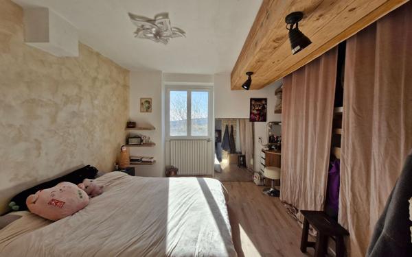 Maison à vendre    5 pièces •  Cruis