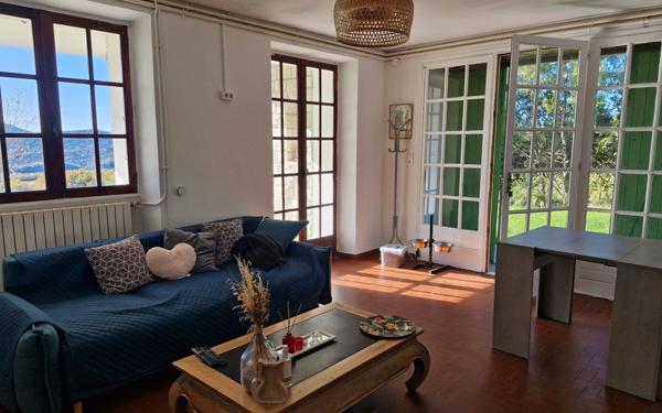 Maison à vendre    5 pièces •  Cruis