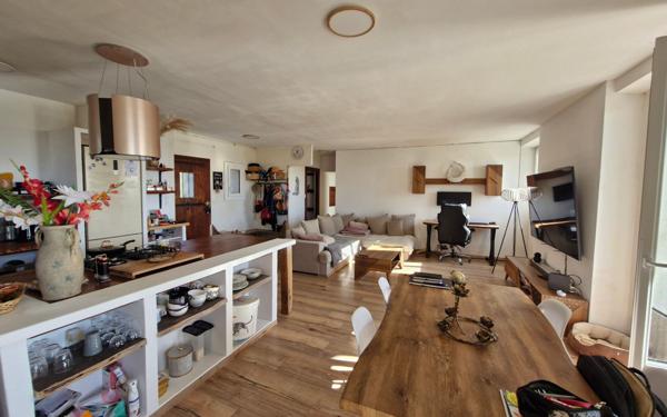 Maison à vendre    5 pièces •  Cruis