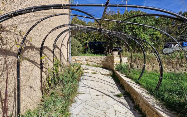 Maison à vendre    5 pièces •  Cruis