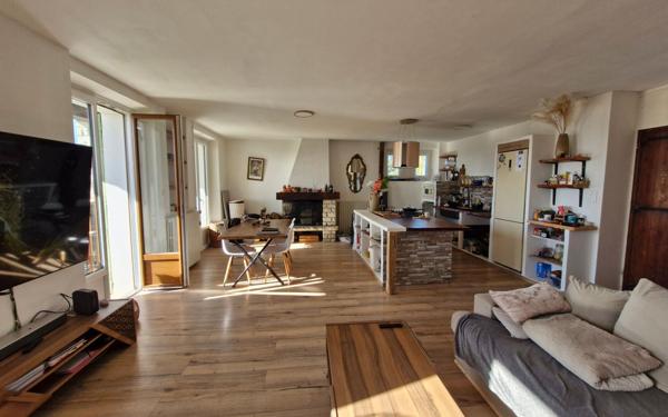 Maison à vendre    5 pièces •  Cruis