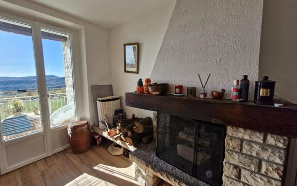 Maison à vendre    5 pièces •  Cruis