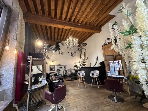 Salon de coiffure à vendre LYON 1ER (69), local d'une surface de 42 m² et un sous-sol utile de 35 m²