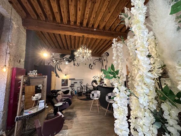 Salon de coiffure à vendre LYON 1ER (69), local d'une surface de 42 m² et un sous-sol utile de 35 m²