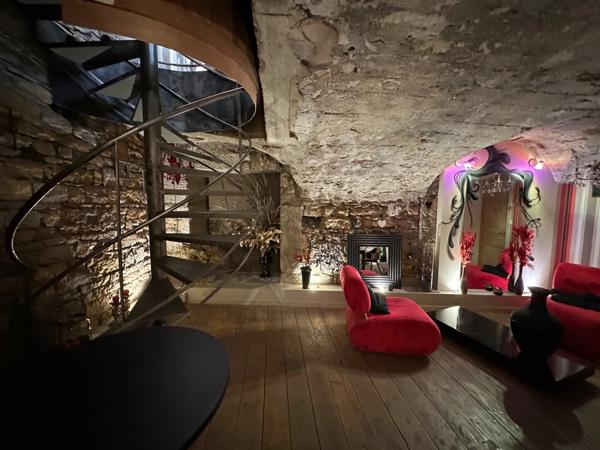 Salon de coiffure à vendre LYON 1ER (69), local d'une surface de 42 m² et un sous-sol utile de 35 m²