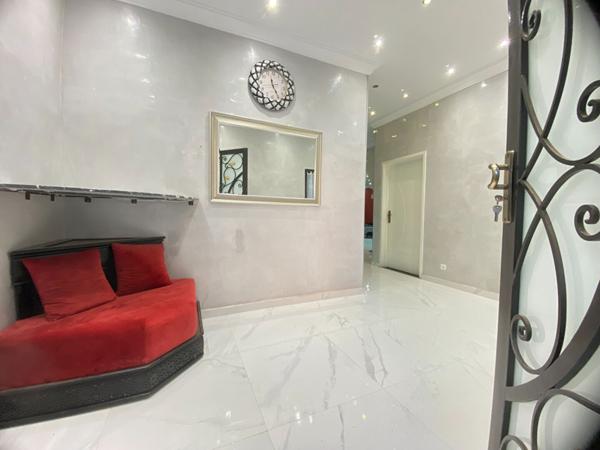 A vendre, Villa Moderne de 5 Chambres avec Vue sur l'Atlas - Route de l'Ourika - 18 km de Marrakech