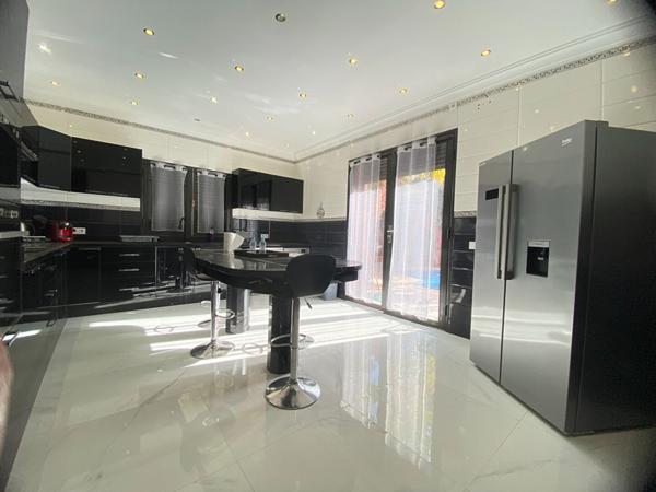 A vendre, Villa Moderne de 5 Chambres avec Vue sur l'Atlas - Route de l'Ourika - 18 km de Marrakech