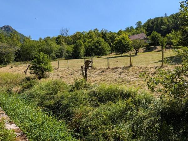 terrain constructible de 3348 m2 au calme à SALINS LES BAINS ( JURA)
