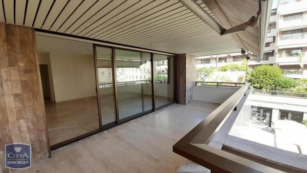 Appartement à louer 2 pièces 73.7m²